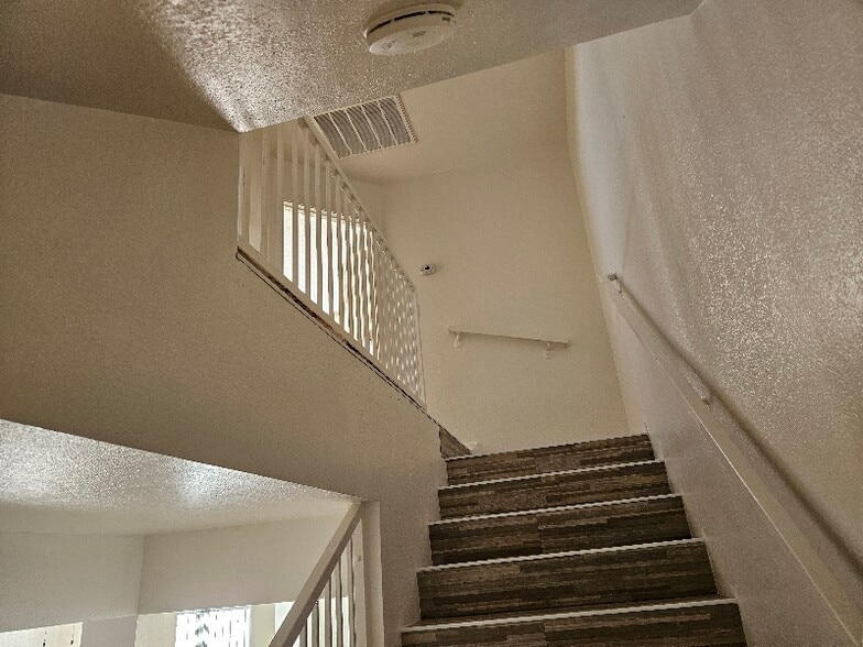 Building Photo - 3440 Sunriver Rd