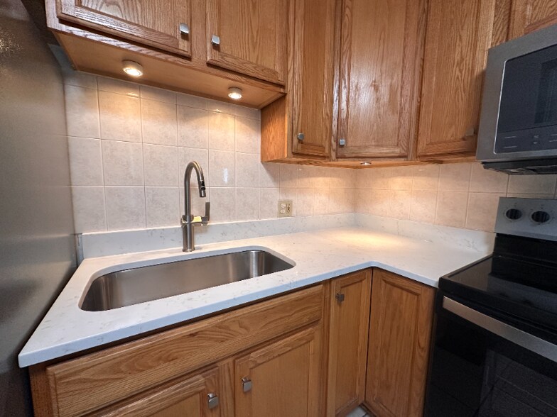 Building Photo - 241 Boston St