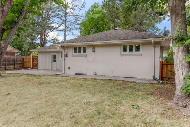 Building Photo - Welcome to the beautiful home in Holly Hills.