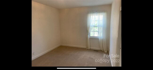 Building Photo - 408 Gillsbrook Rd