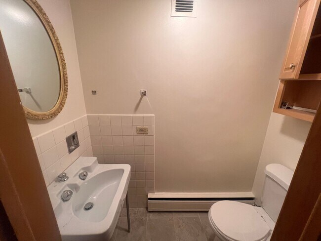 Building Photo - Charming Two Bedroom / 1.5 Bath