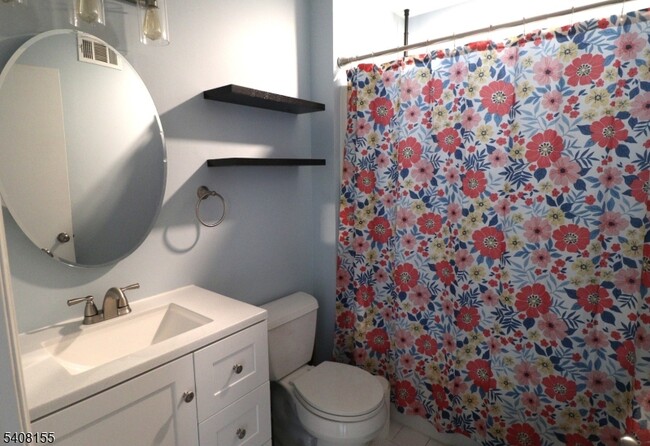 Building Photo - 11 Brookside Ln