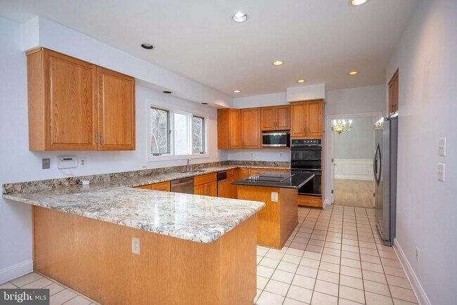 Building Photo - 9700 Grenadier Ct