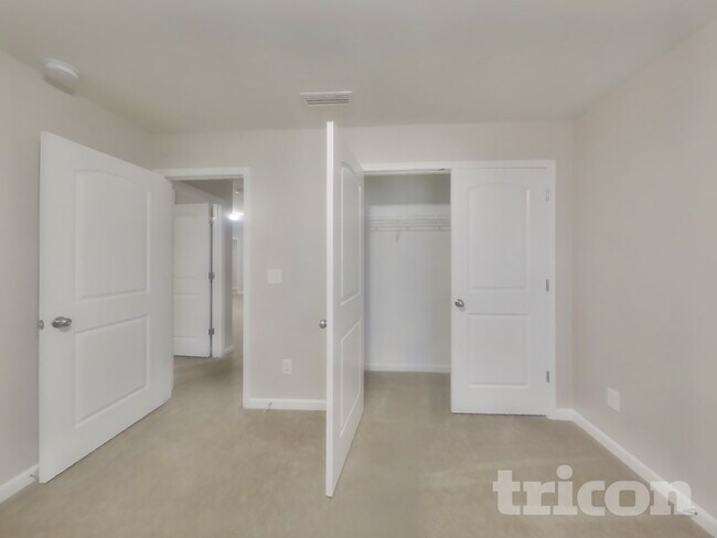 Building Photo - 178 Hidden Lakes Rd