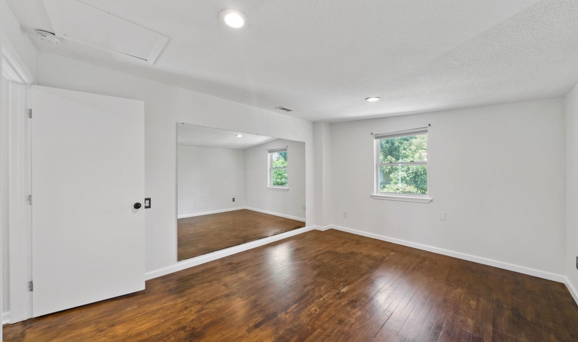 Building Photo - 1016 W 12th St