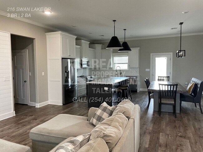 Building Photo - 216 Swan Lake