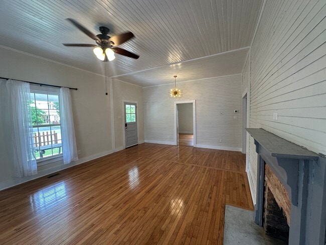 Building Photo - 317 E Wilson Ave