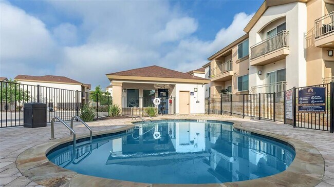 Building Photo - 400 E Cypress Creek Rd