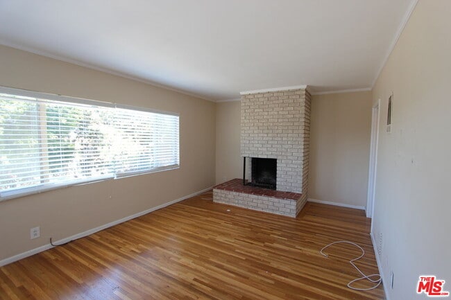 Building Photo - 380 Pershing Dr