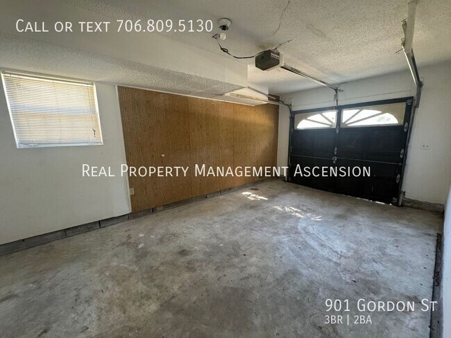 Building Photo - 901 Gordon St