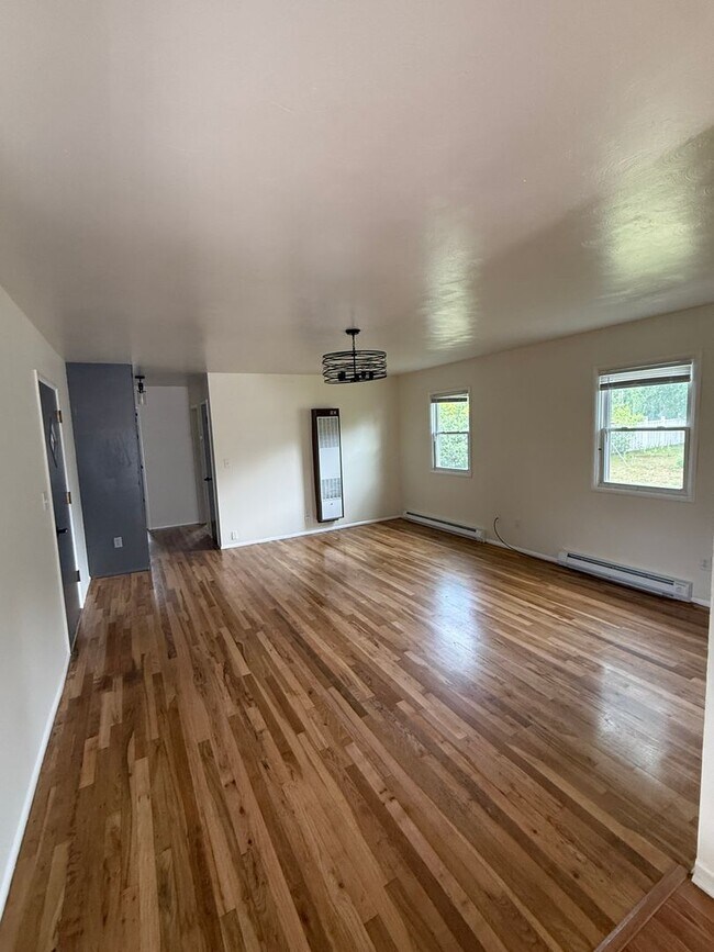 Building Photo - 3035 Pioneer Dr