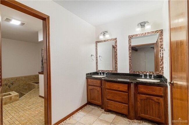 Building Photo - 19 Xanthisma Ave