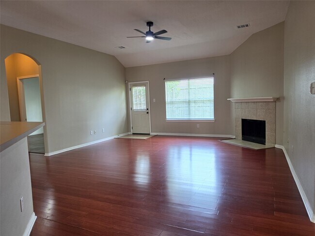 Building Photo - 7002 Plaza Del Sol Dr
