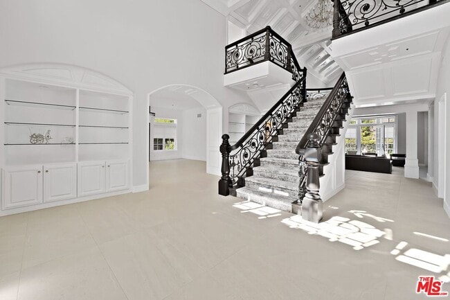 Building Photo - 2387 Stratford Cir
