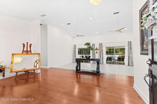 Building Photo - 662 Rossmoor Cir