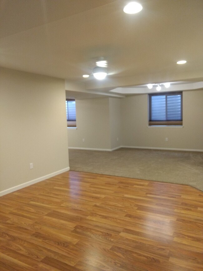 Building Photo - Magnificent and Spacious 2 bed/3 bath in G...