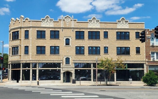 Building Photo - Polly Want an Apartment