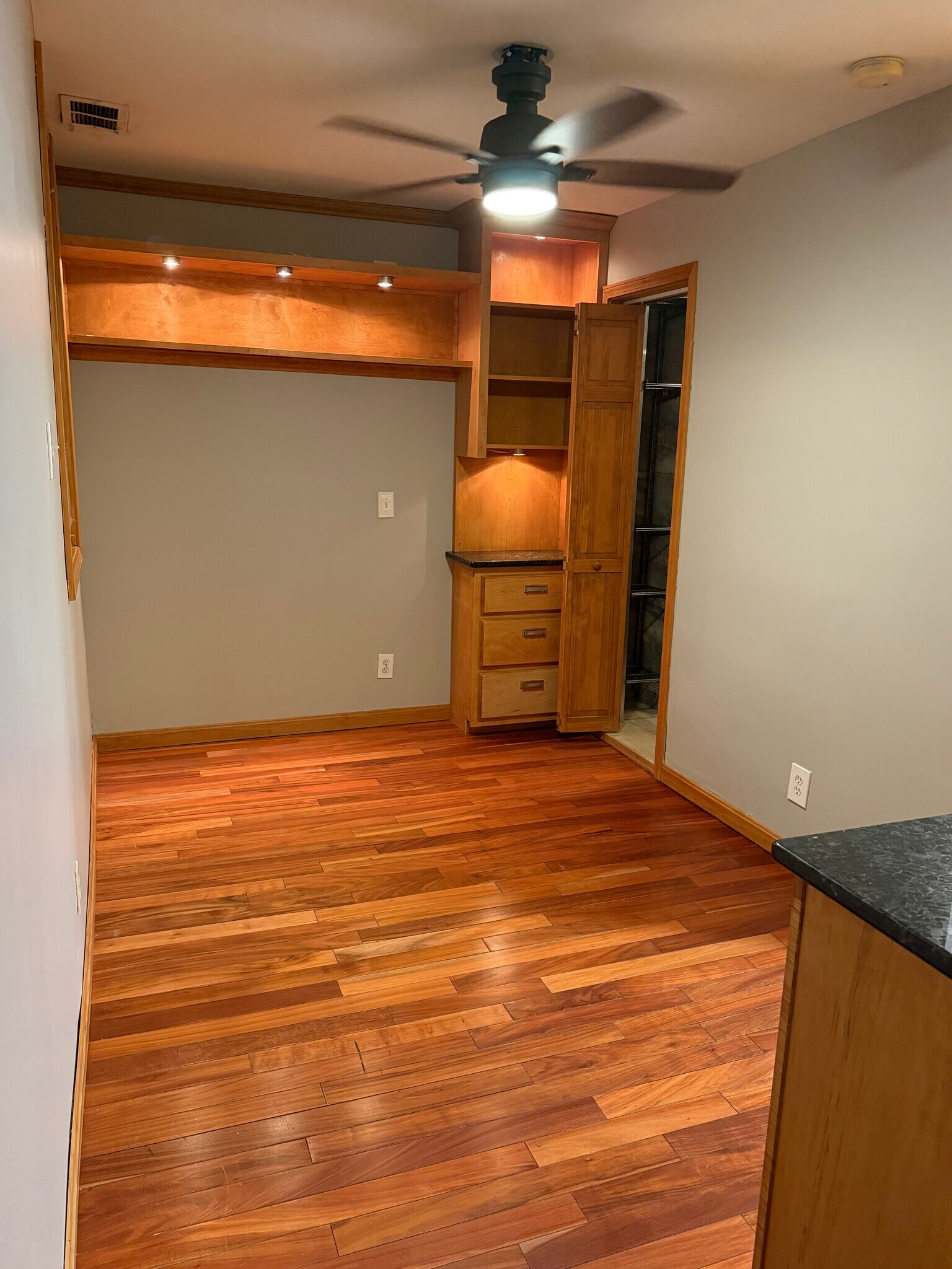 Building Photo - 504 Baum St