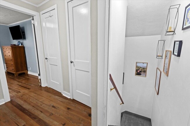 Building Photo - 575 E Lewiston Ave