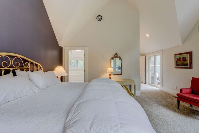 Building Photo - 2105 S Fillmore St