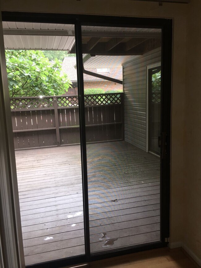 Building Photo - Modern 3BR Condo in Finley Forest – Prime Chapel Hill Location near UNC & RTP