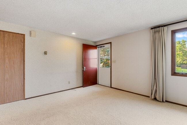 Building Photo - 9 Big Horn Dr