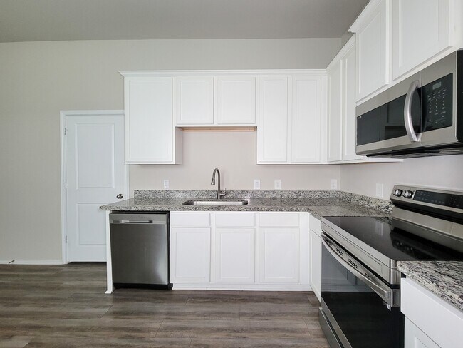 Building Photo - 11720 White Cedar St