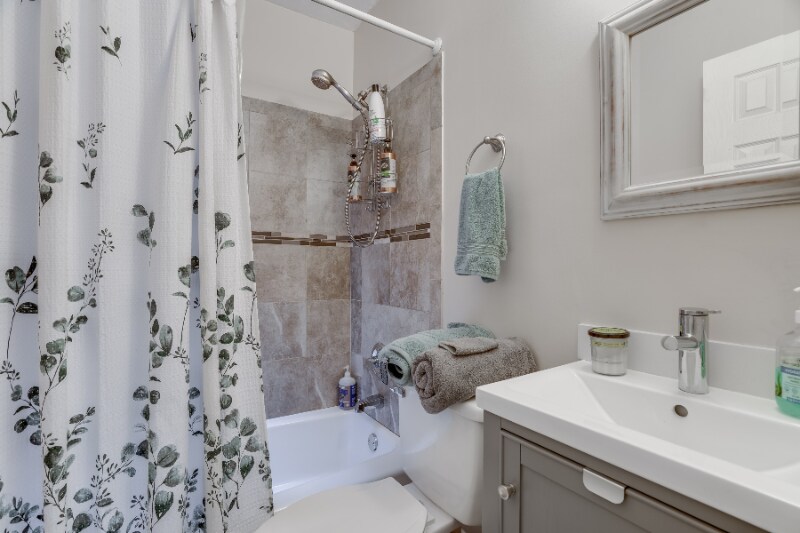 Building Photo - 1825 H St NE