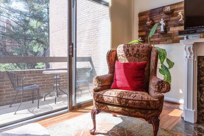 Building Photo - Stunning 4 Bedroom 3 and a Half Bath Bethe...