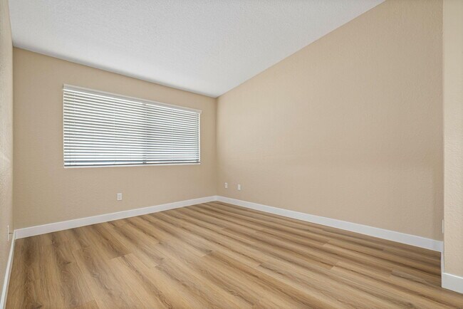 Building Photo - 78650 Ave 42