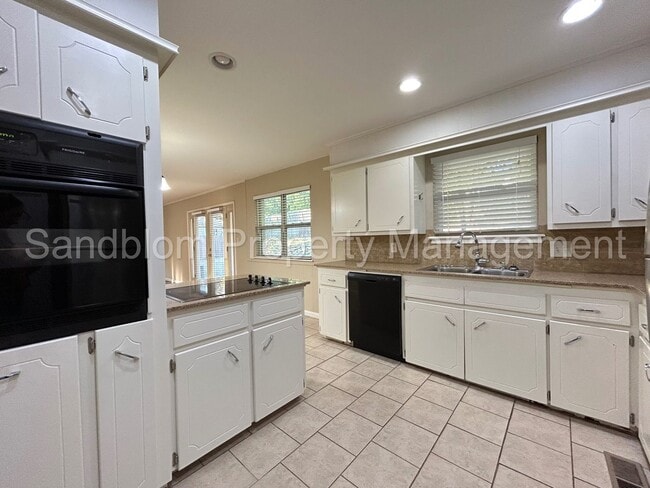 Building Photo - For Lease | South Tulsa | $1600 Rent