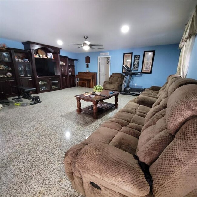 Building Photo - 4124 SW 33rd St