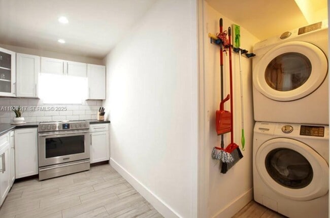 Building Photo - 3675 SW 26th St