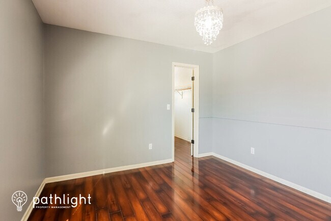 Building Photo - 5909 NE Coral Cir, Lee's Summit, MO, 64064