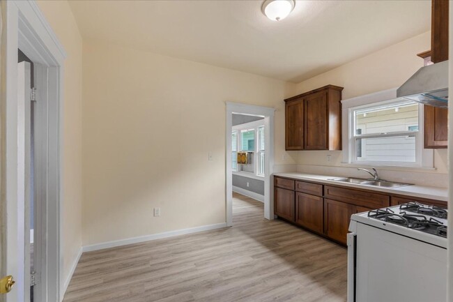 Building Photo - Single-family home with flexible leases - ...