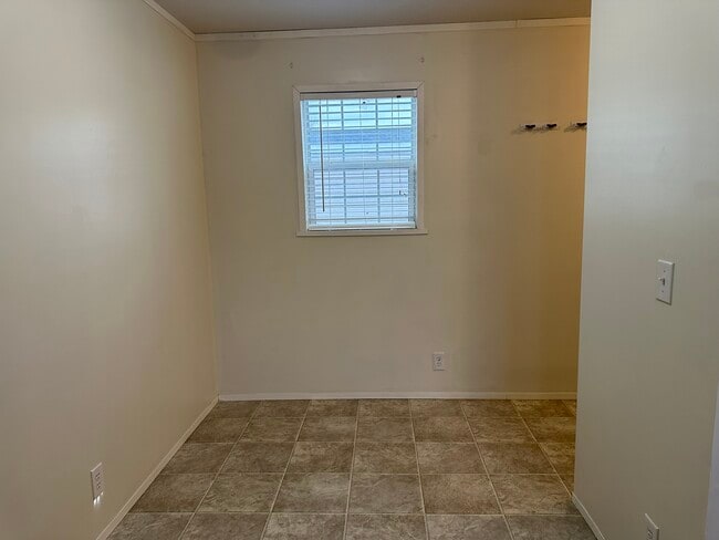 Building Photo - 2251 Wellington Green Dr