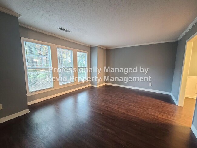 Building Photo - 6771 Bainbridge Dr