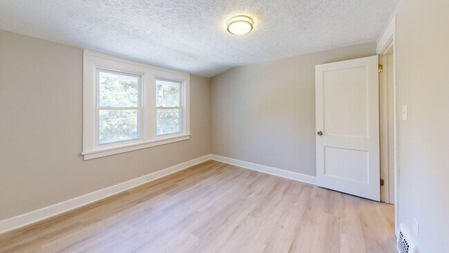 Building Photo - 4528 Rainbow Rd