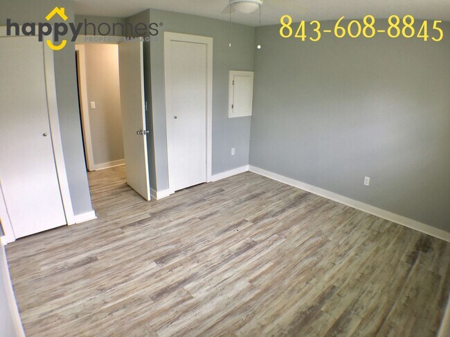 Building Photo - 1556 Kemper Ave