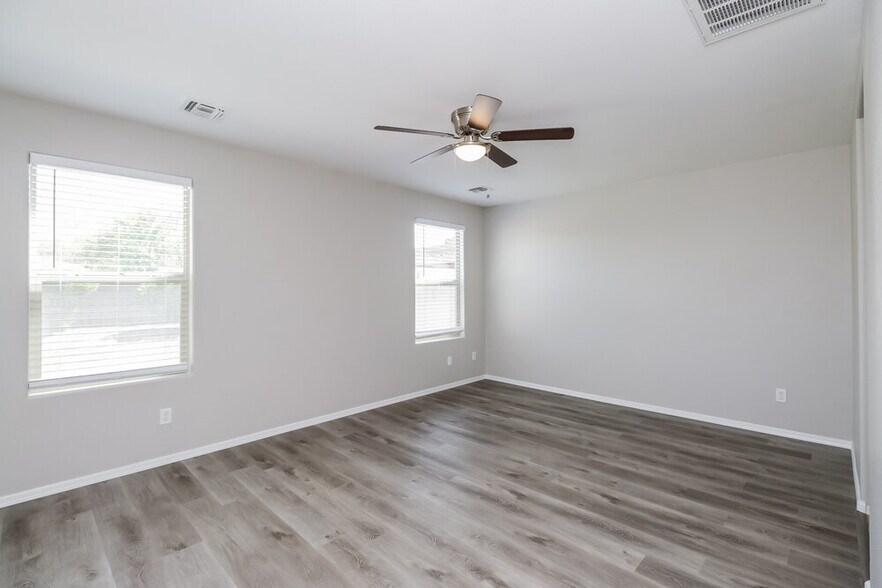 Building Photo - 38059 N Carolina Ave