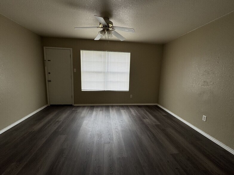 Building Photo - 4406 Deek Dr