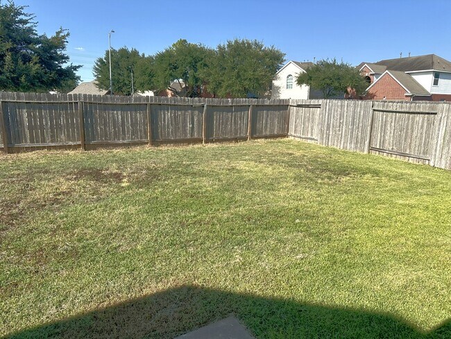 Building Photo - 26830 Henson Falls Dr