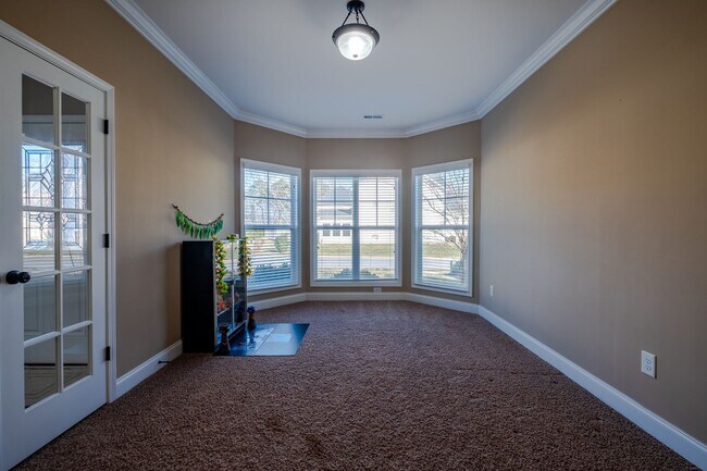 Building Photo - Spacious stunning 5-Bedroom Home in a Desi...