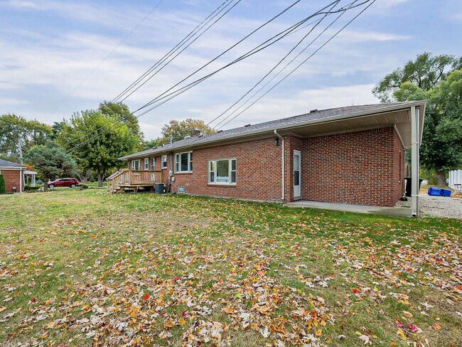 Building Photo - AVAILABLE NOW! Beautiful 3-Bedroom Waterfront Home with Breathtaking Views