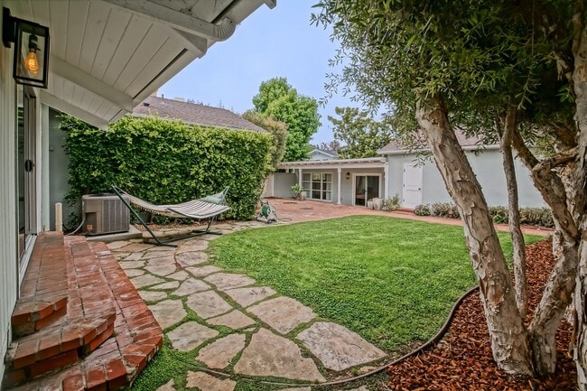 Building Photo - BEAUTIFULLY REMODELED (FURNISHED), 3BR3BA ...