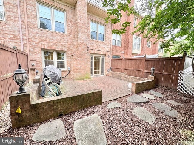 Building Photo - 5111 Heritage Ln