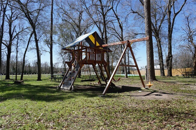 Building Photo - 10970 Maywood St