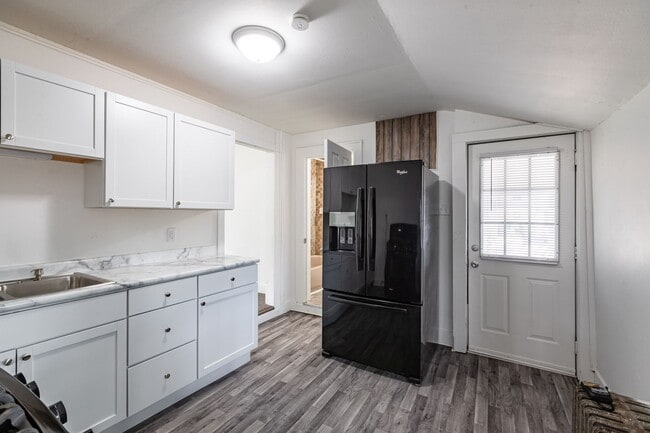 Building Photo - 603 10th St N