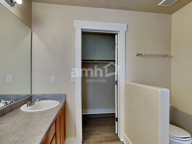 Building Photo - 5003 W Diamondback Dr