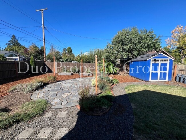 Building Photo - Charming Washburne Home